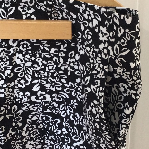 Land’N Sea flowered shorts - Picture 3 of 8